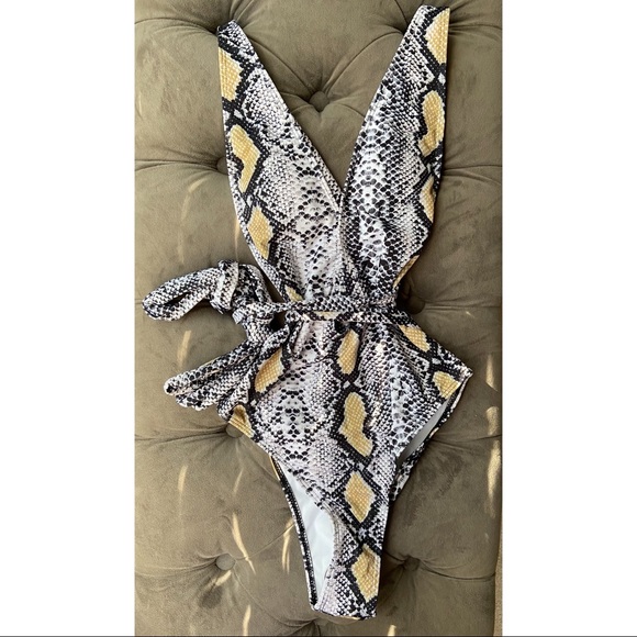 Matte Collection Madison Multiway One Piece - Picture 3 of 4